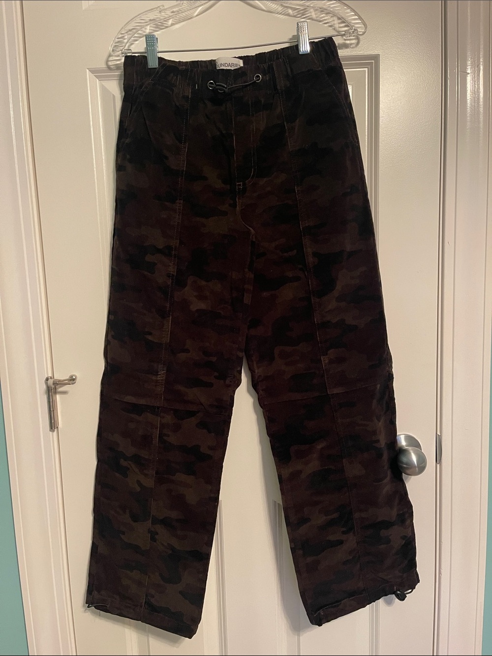 No Boundaries Women's Cargo Pants in Dark Camouflage